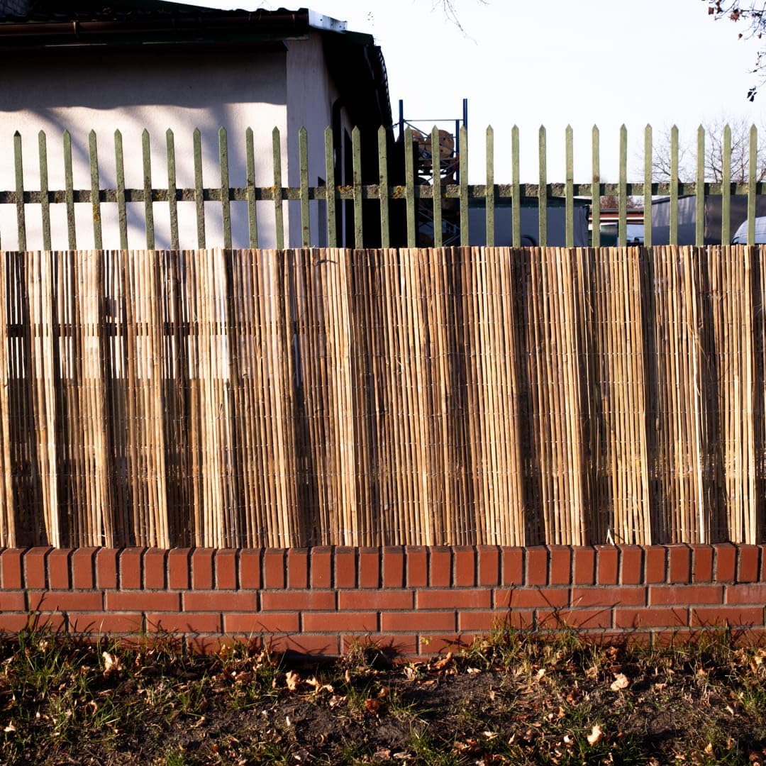 Maty na płot – idealne rozwiązanie dla estetyki i prywatności w ogrodzie